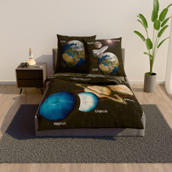 Die Bettwäsche aufgezogen auf dem Bett