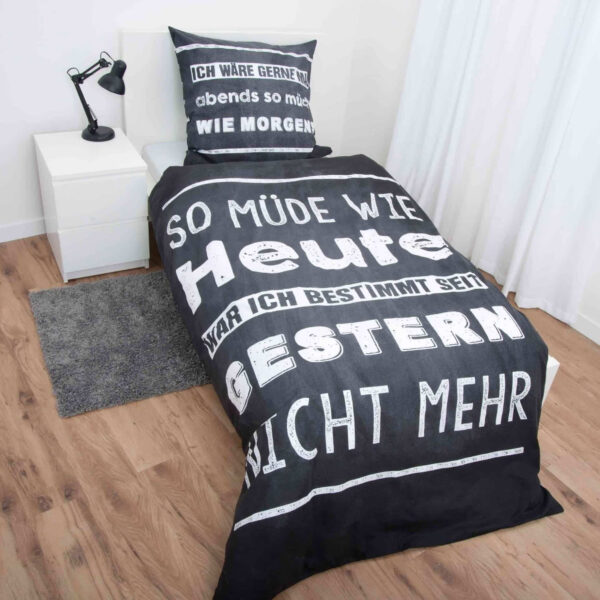 Young Collection Bettwäsche - Sprüche So müde - Gesamtaufnahme