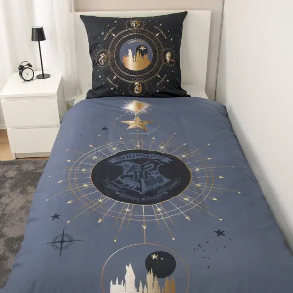 Aufnahme der kompletten Bettwäsche auf einem Bett