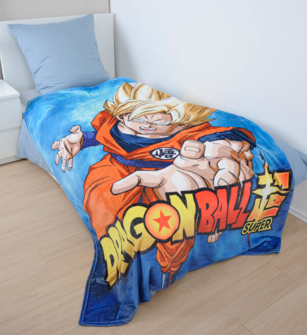 Dragonball Decke Son Goku liegt auf weißem Bett