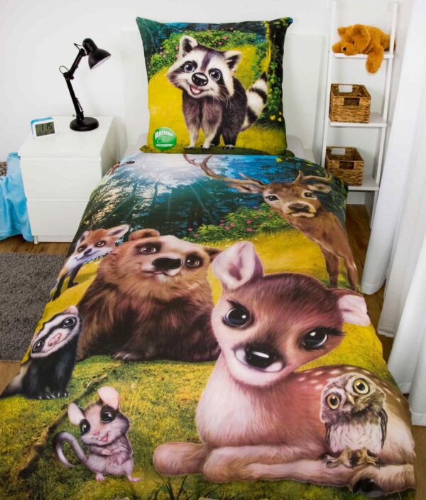 Animal Club Waldtiere Bettwäsche liegt auf Bett