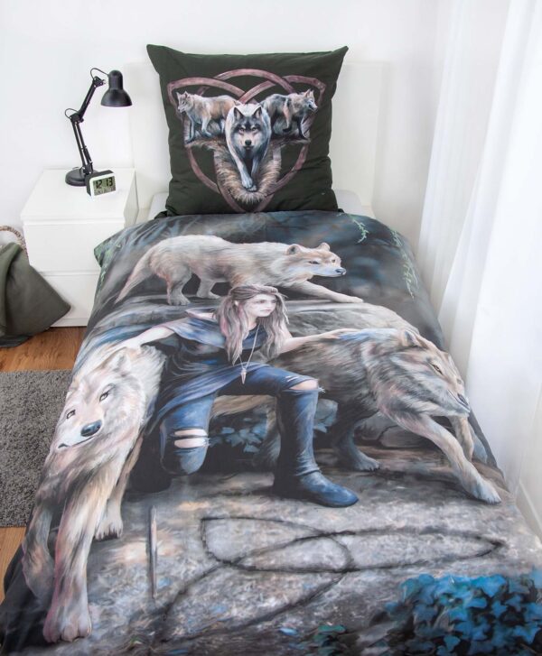 Anne Stokes Bettwäsche Wölfe auf weißem Bett