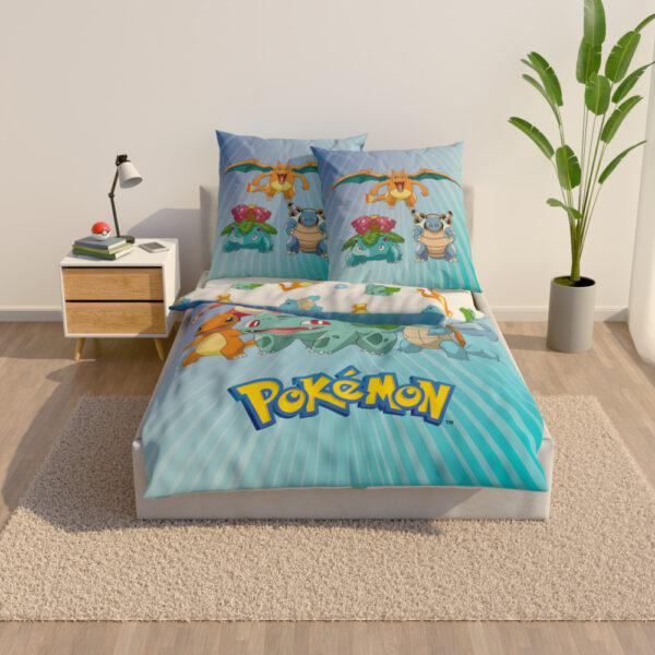 Die Bettwäsche aufgezogen auf dem Bett