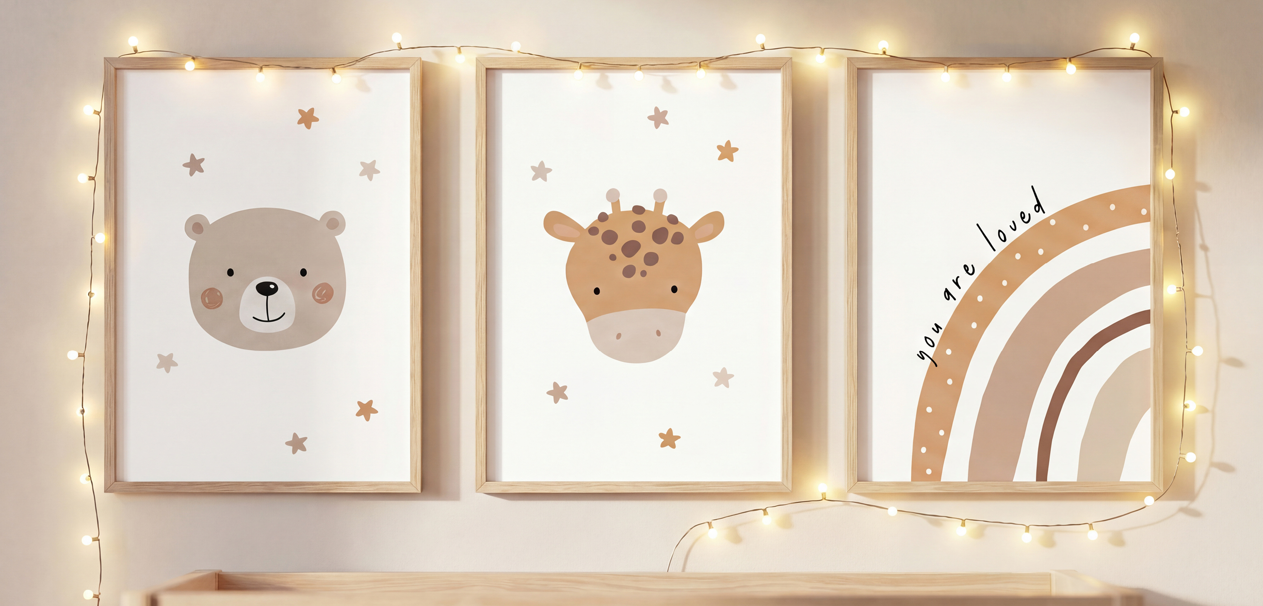 Eine Nahaufnahme einiger Motiven von unseren Babywandbildern aus unseren Baby Textilien.