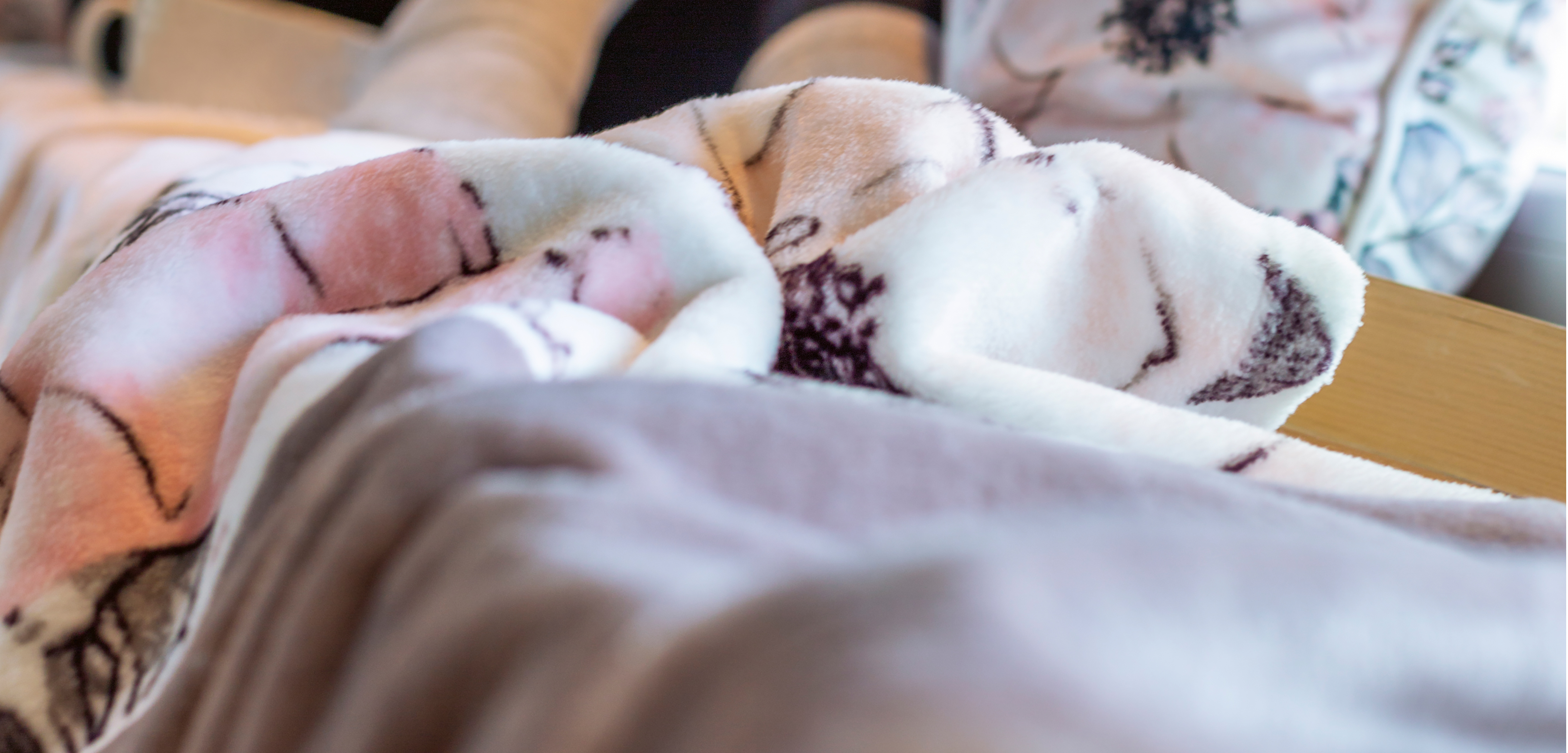 Auf dem Bild ist eine Nahaufnahme einer Kuscheldecke zu sehen.