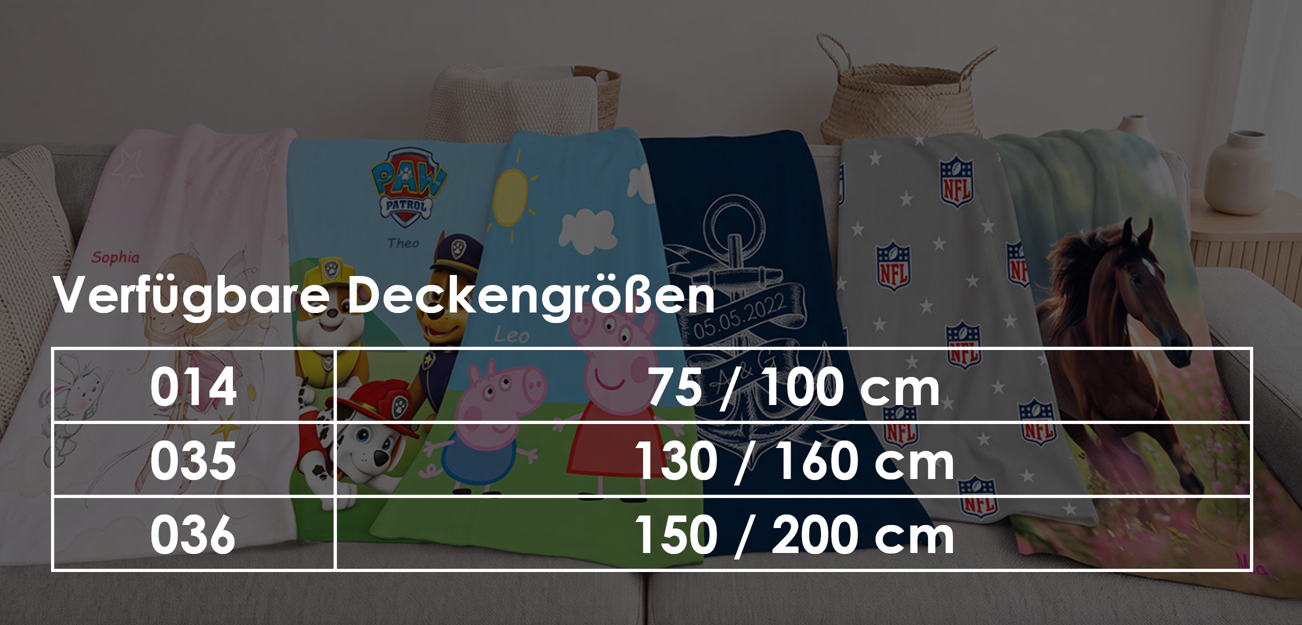 Für personalisierte Decken sind diese Größen verfügbar:- **Artikel 014:** 75 × 100 cm
- **Artikel 035:** 130 × 160 cm
- **Artikel 036:** 150 × 200 cmDie kleinere Größe eignet sich besonders für Kinder, die beiden größeren Varianten eher als Kuschel- oder Sofadecke.